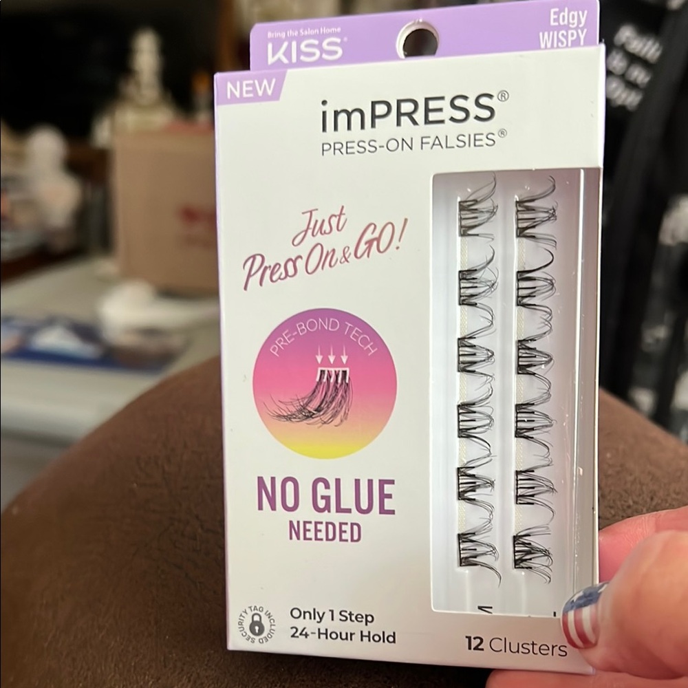 Kiss imPRESS Edgy Wispy Press-On Falsies